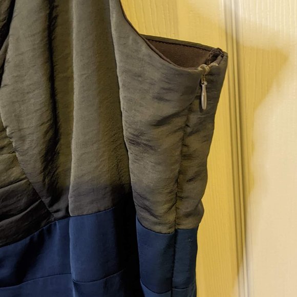 Jump Girl Sleeveless Gray & Blue Satin Dress w/Front Pleats - size 3X - Picture 5 of 7